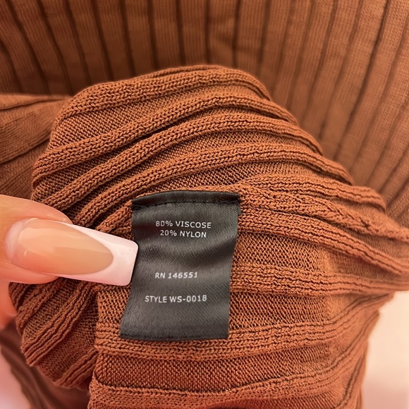 Sabie Ribbed Fitted Brown Blouse. Size M - Picture 4 of 5